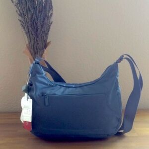 😍🌹NWT Hedgren crossbody travel bag, very light🥳